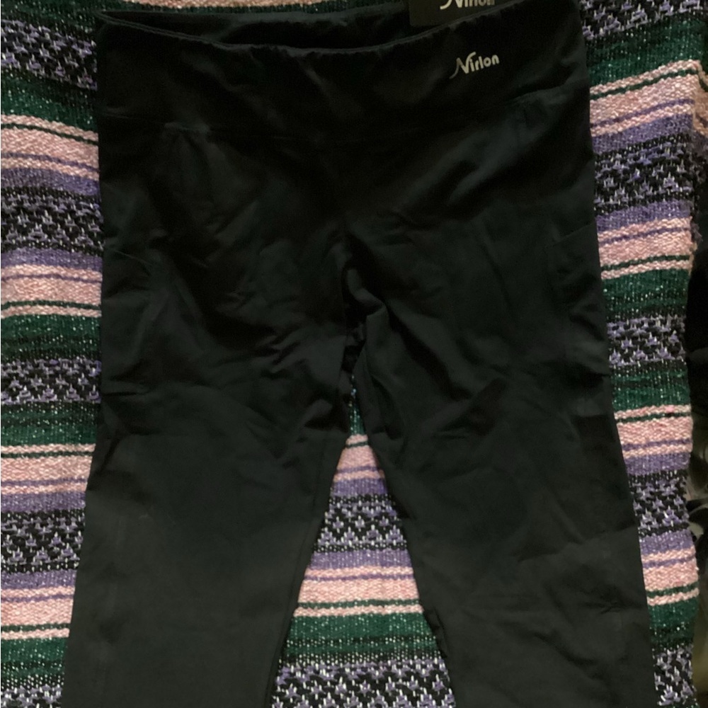 NWT- Nirlon capri legging- side pockets-SZ 2XL